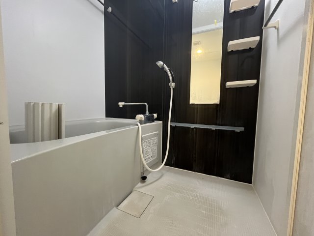 浴室乾燥機付きのバスルーム