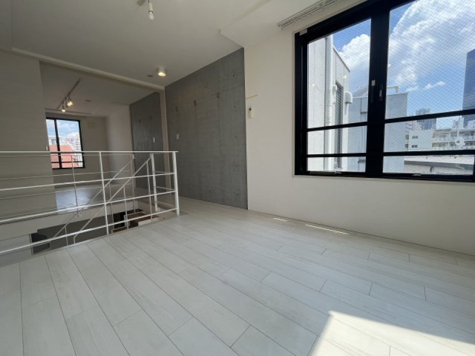 角部屋で窓が多いです