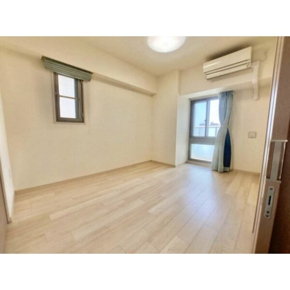 南西側洋室　7帖