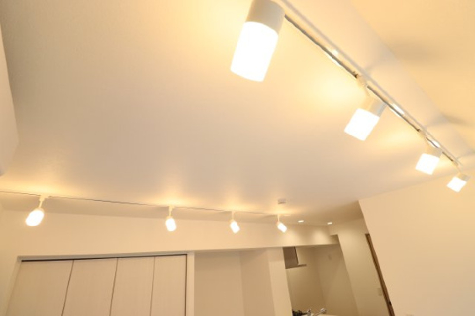 たくさん付いた照明がいい雰囲気