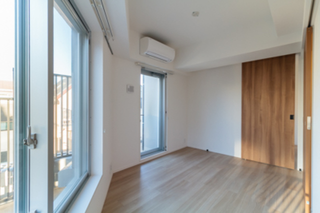 窓が多くて光がたくさん入る気持ちの良い空間です。※写真は同タイプ住戸です。