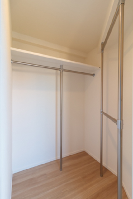 WICは大容量！ハンガーポールがたくさんあると嬉しいですね。※写真は同タイプ住戸です。