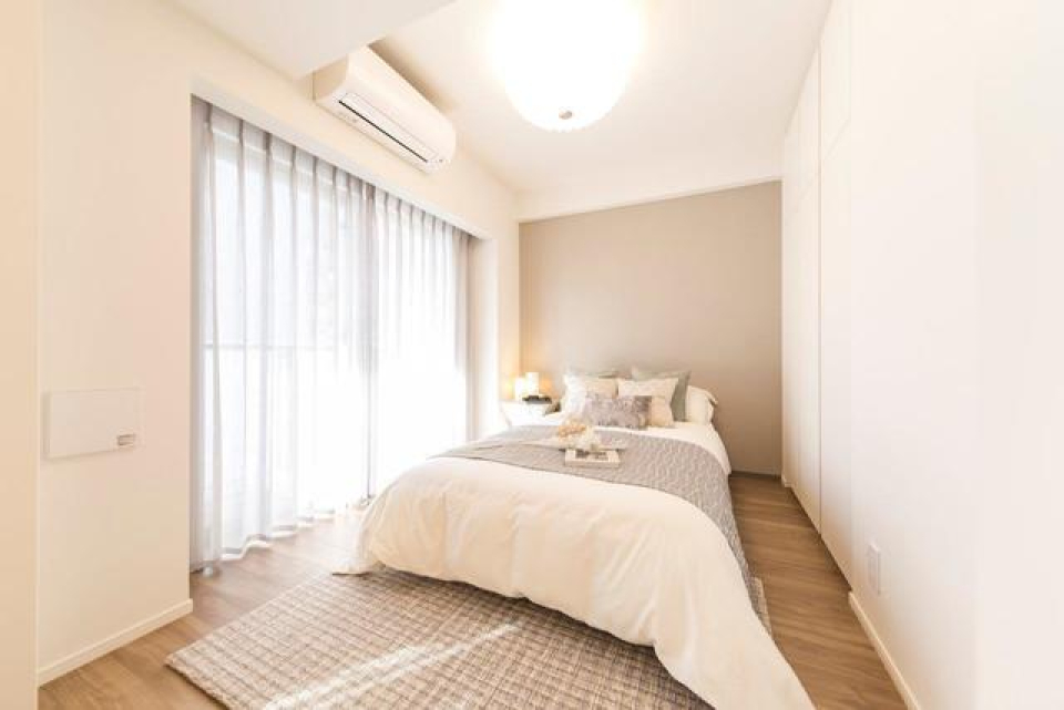 窓側の洋室は大きな窓からしっかり光が入ります。※写真は同タイプ住戸です。