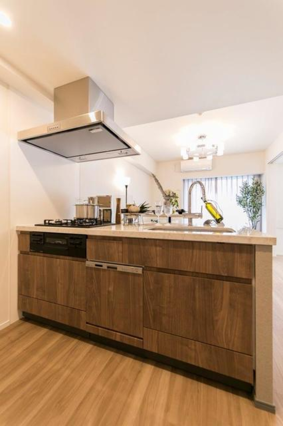 ワイドかつ設備も充実のキッチン。※写真は同タイプ住戸です。