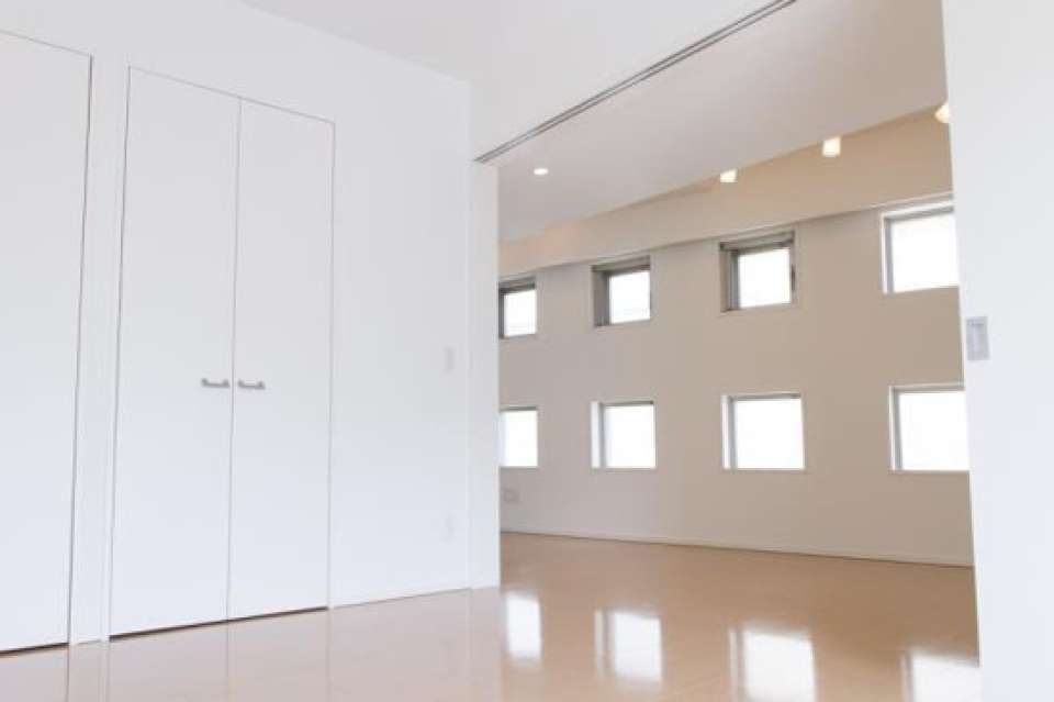 小さな正方形の窓がずらり！