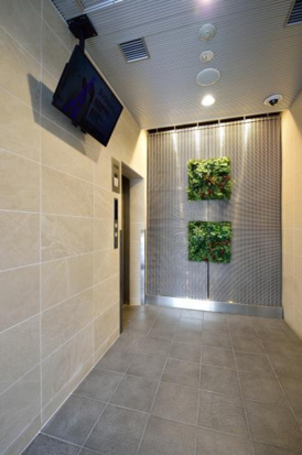 エントランスも高級感がありますね。