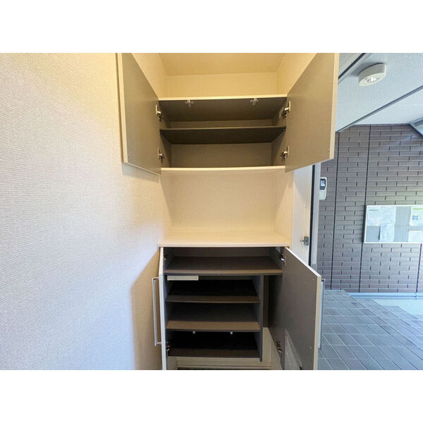 玄関　シューズボックス