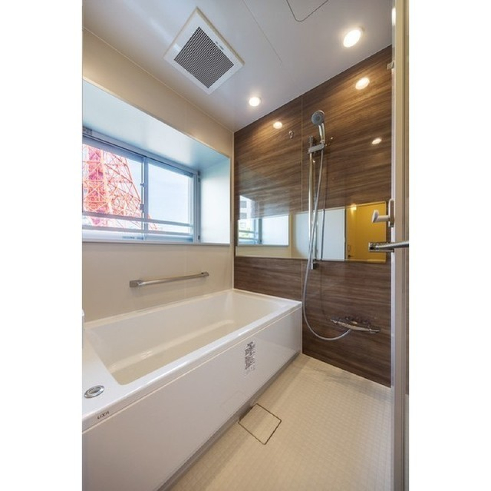 東京タワーを見ながらお風呂にゆったり浸かれます。