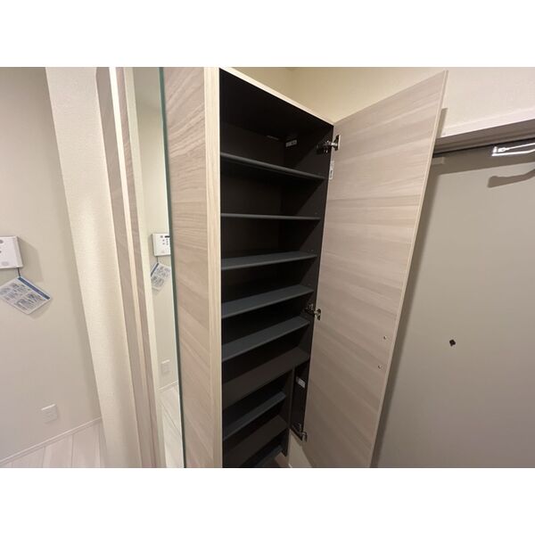 玄関　シューズボックス