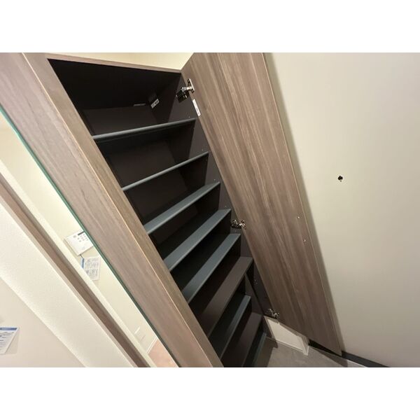 玄関　シューズボックス