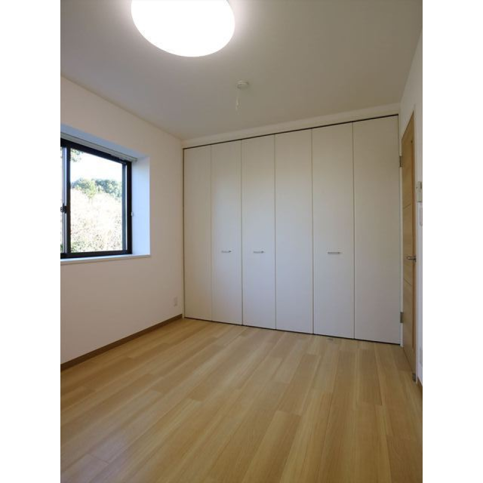 北東側洋室　6帖