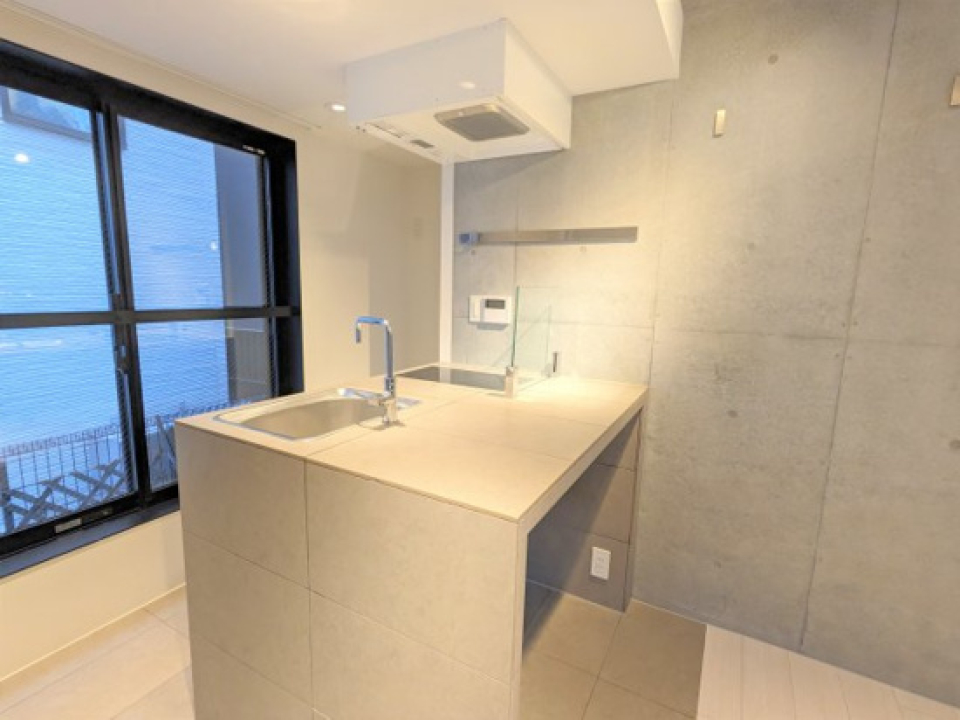 シャープな印象のキッチン