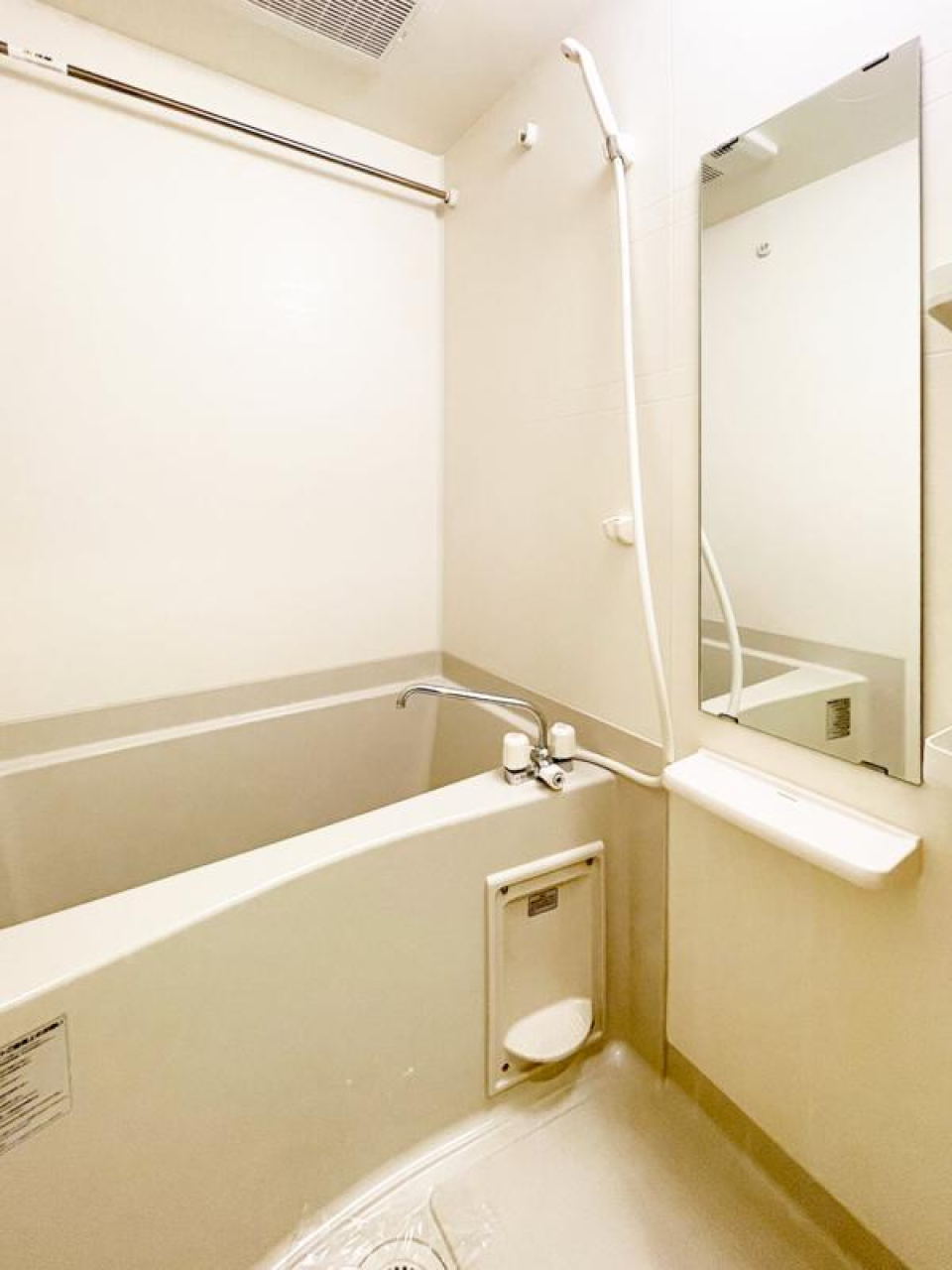 バスルームには浴室乾燥機付き