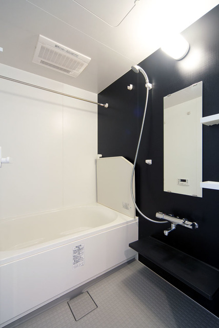 お風呂も同じカラーで統一されています！※写真は同タイプ住戸です。