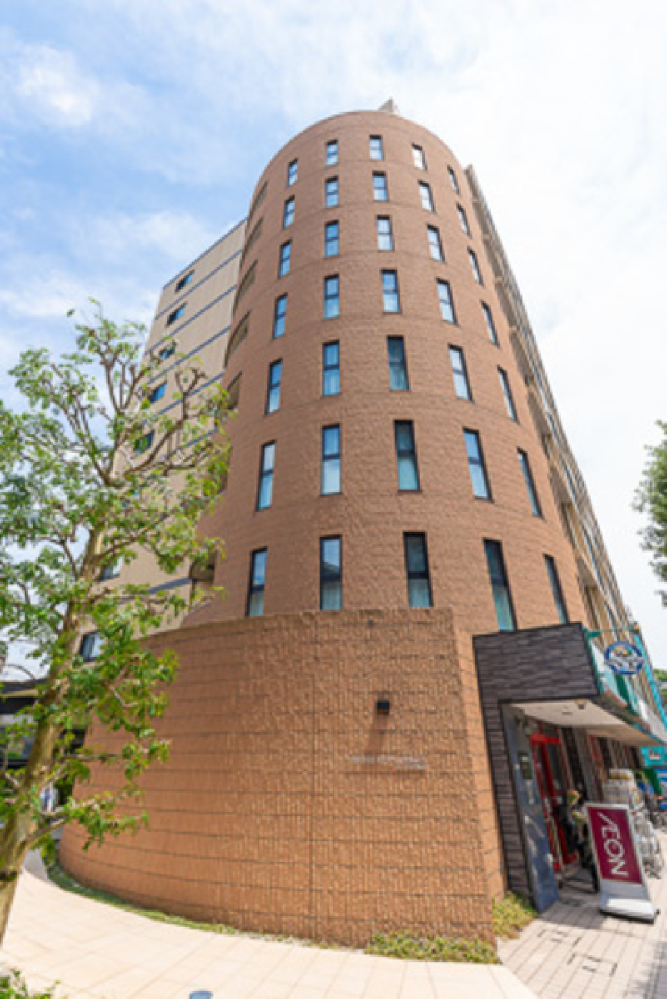 外観もまあるい！窓が規則的に並んでいて可愛いです。