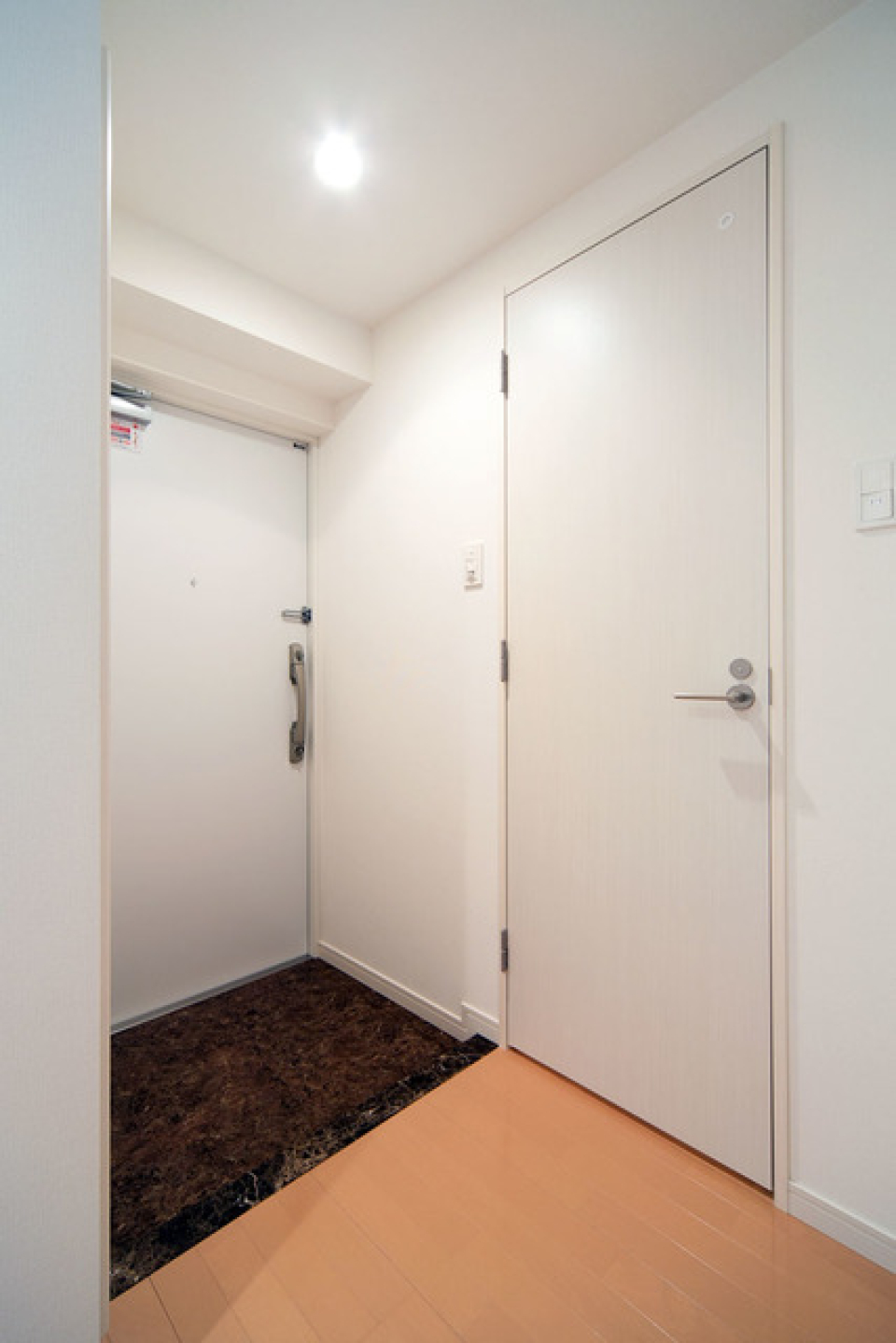 靴はしまって、玄関はスッキリ保ちましょう。玄関も※写真は同タイプ住戸です。