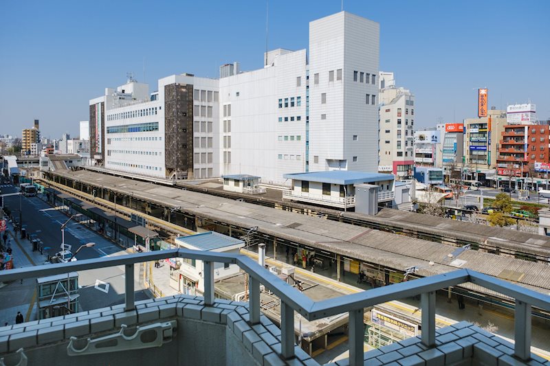 ホームが見えるほど駅が近いです