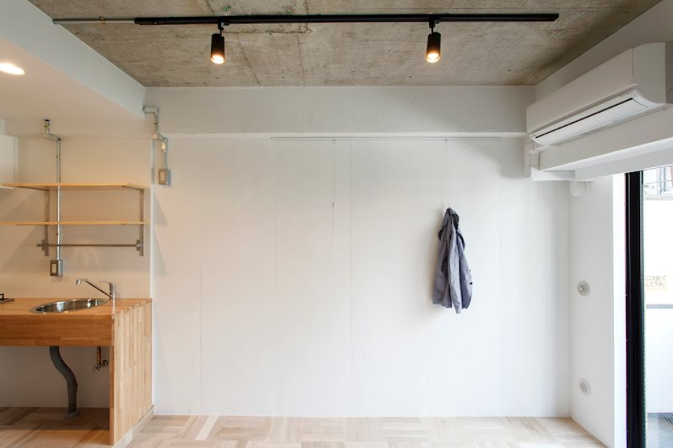 右手にベッドを置こうかな