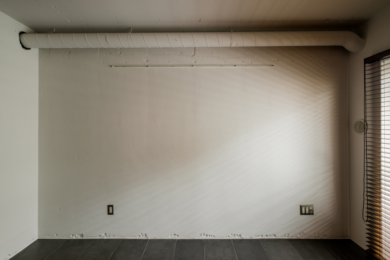 大きな家具は壁に沿って配置すると◎