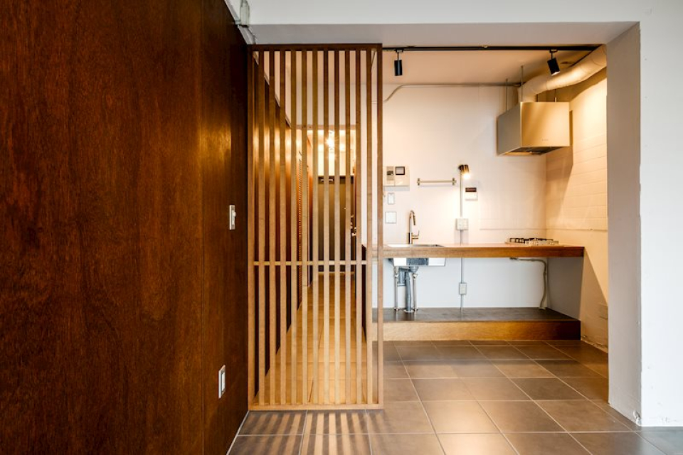 このルーバーが玄関からの視線を遮ってくれます