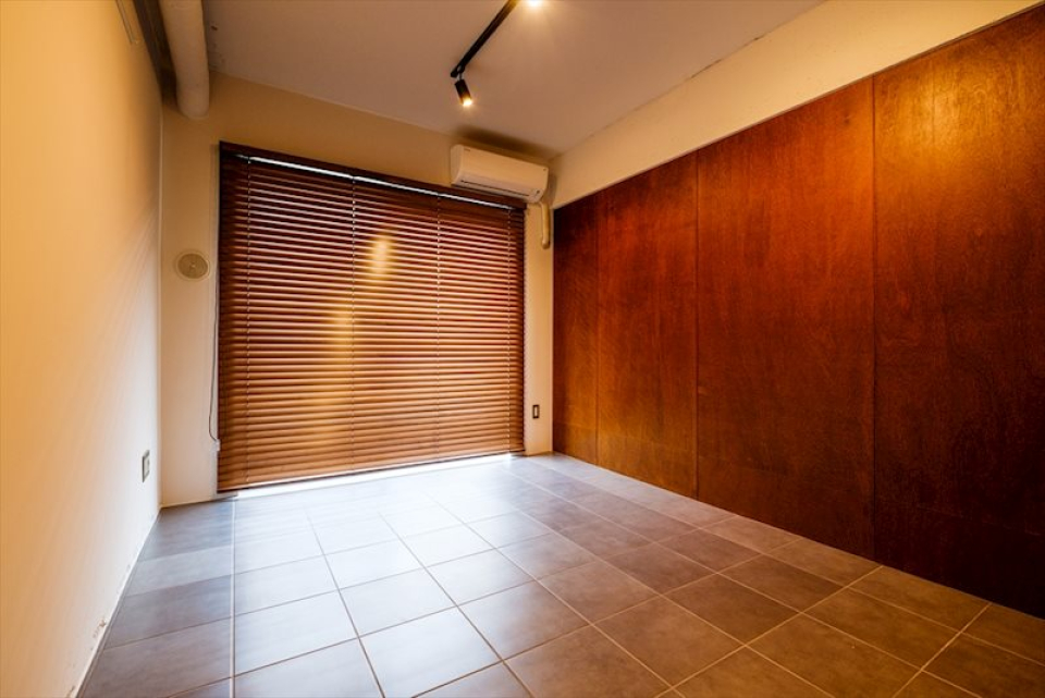 ブラインドも色味が統一されています