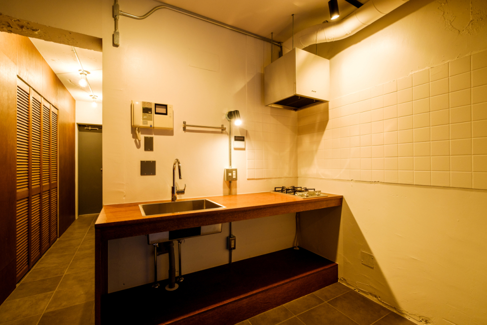 お部屋と同じ色味のキッチン