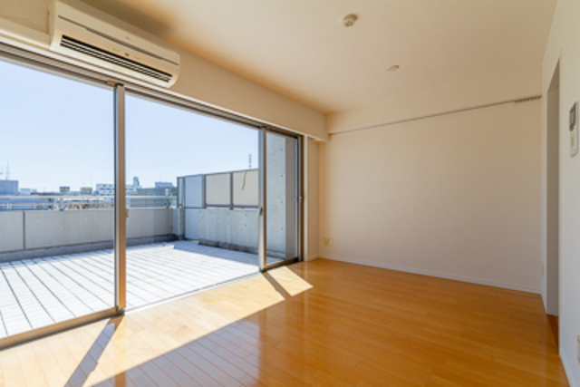 南向きルーフバルコニーからの日当たりGOOD！
※写真は同タイプ住戸です。