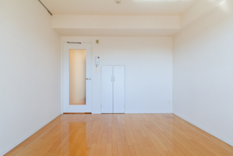 クローゼットは小さめなので追加が必要そうです
※写真は同タイプ住戸です。