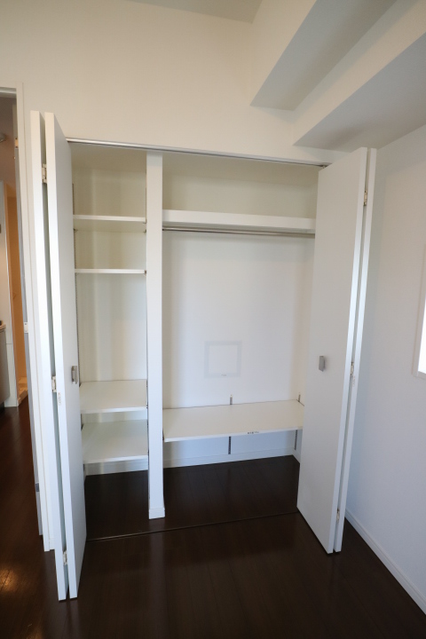 ※参考写真　内装の色は部屋によって異なる場合があります。