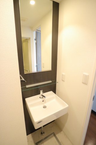 ※参考写真　内装の色は部屋によって異なる場合があります。