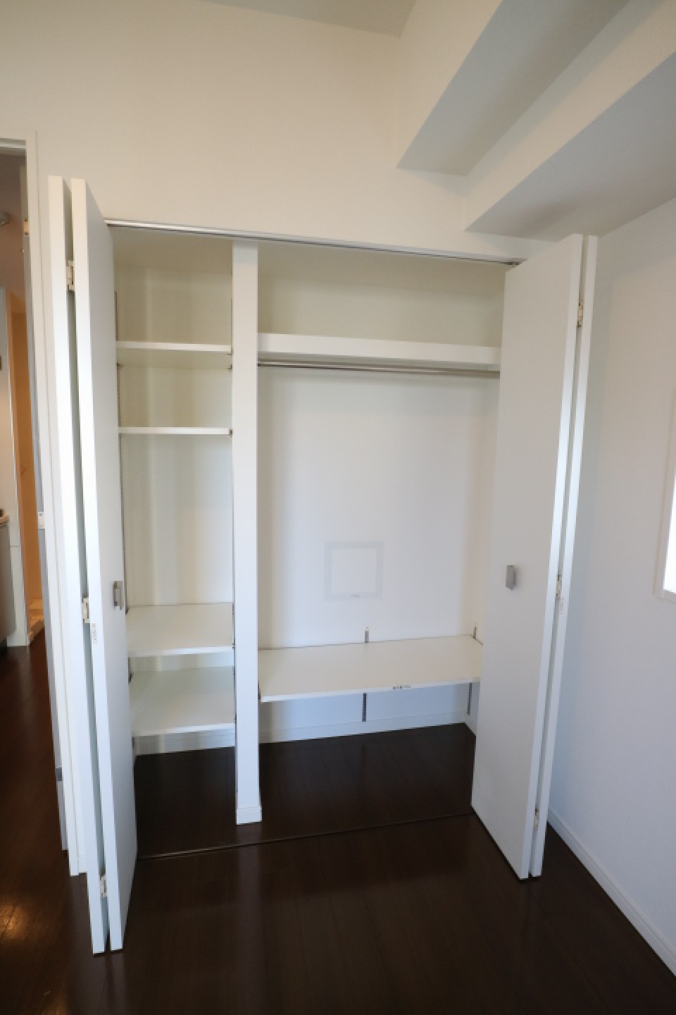 ※参考写真　内装の色は部屋によって異なる場合があります。