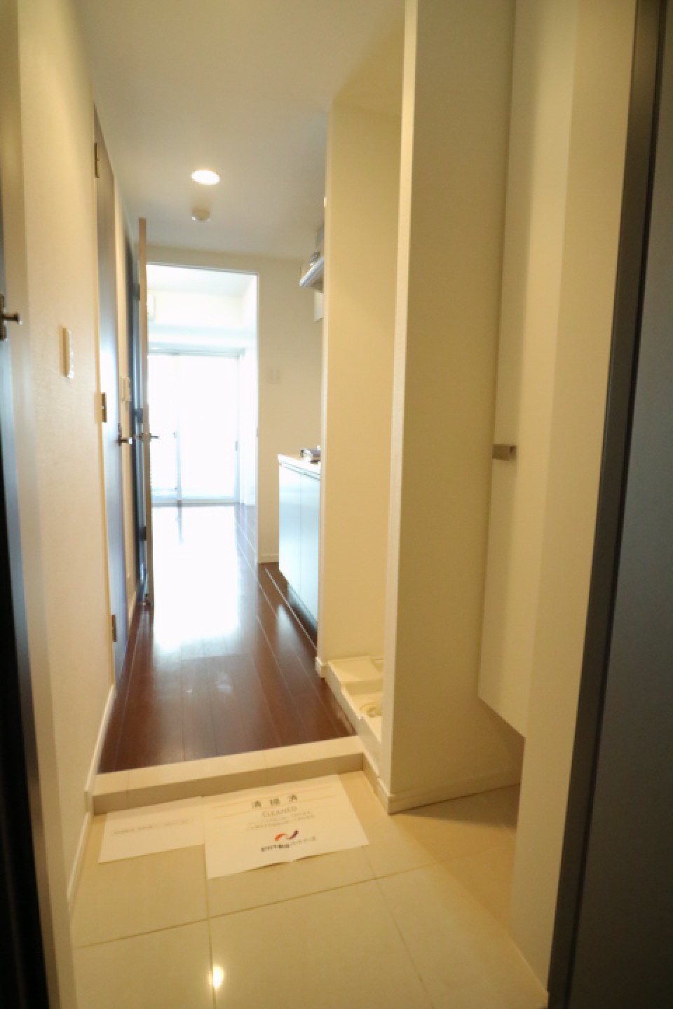 ※参考写真　内装の色は部屋によって異なる場合があります。