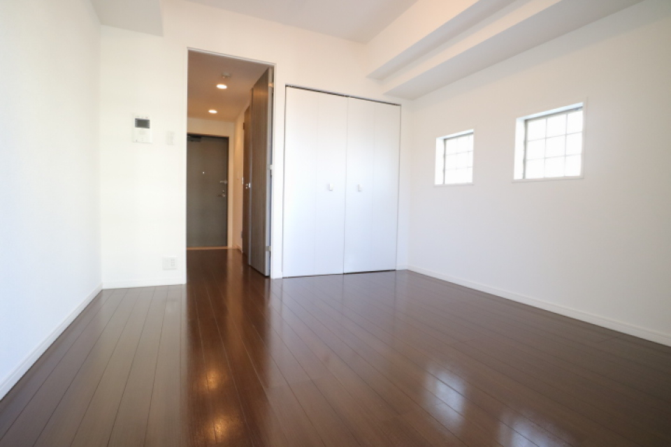 ※参考写真　内装の色は部屋によって異なる場合があります。