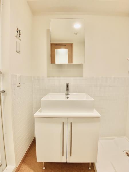 ホワイトでキュートな洗面台