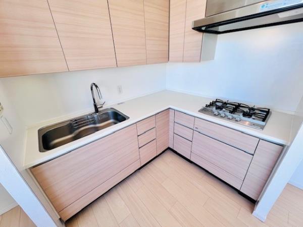 たくさんある調理器具もしっかり収納できます。