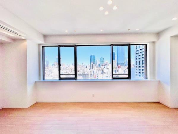 この窓からの景色が絵画のよう&hellip;！