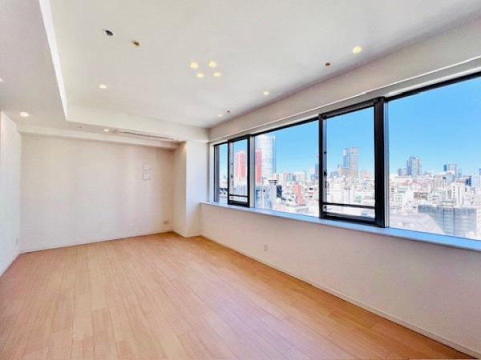 ソファーを壁と並行に配置して、空間を区切るのも良いですね。