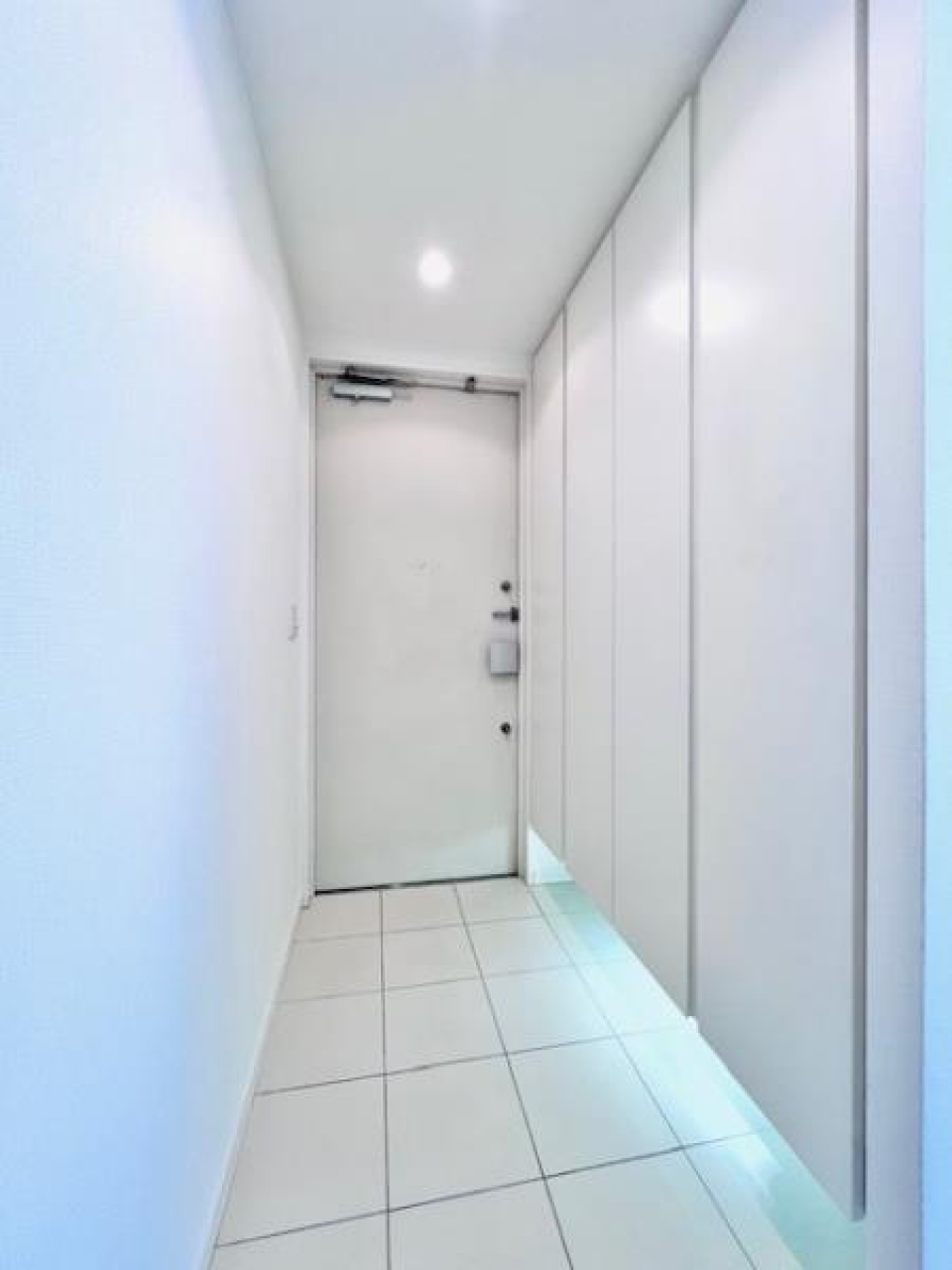 玄関にもワイドな収納が付いています。