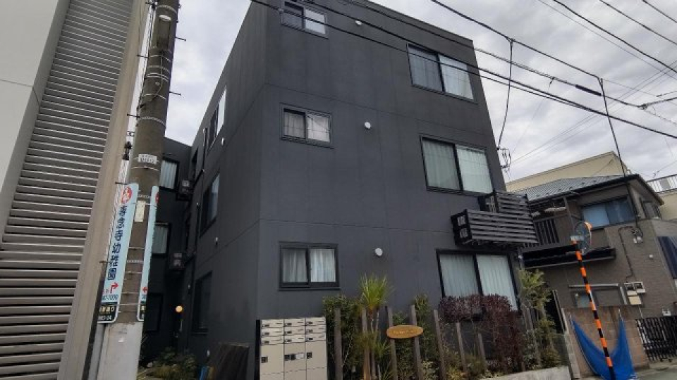 外観はブラックで締まった印象