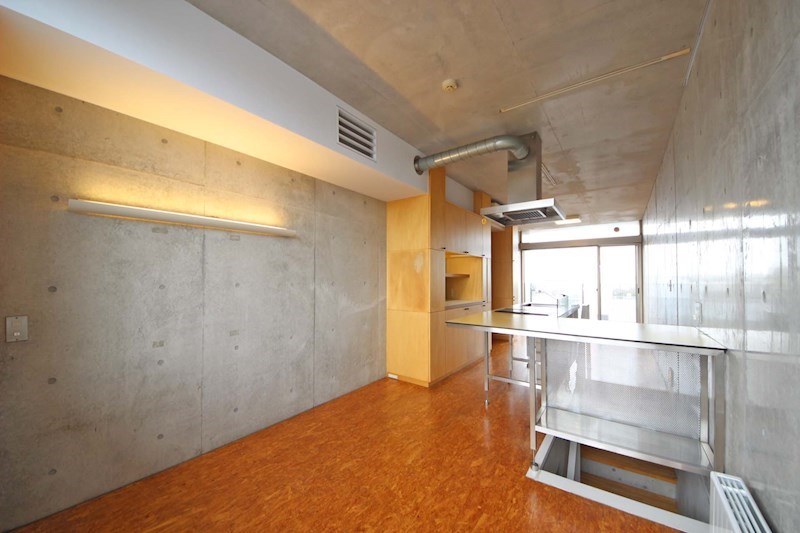 壁に沿って本棚やベッドなど大きな家具を置くとまとまりそう。