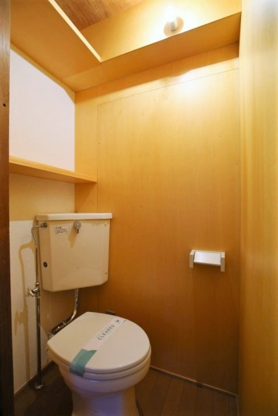 トイレも独立。壁が可愛い！