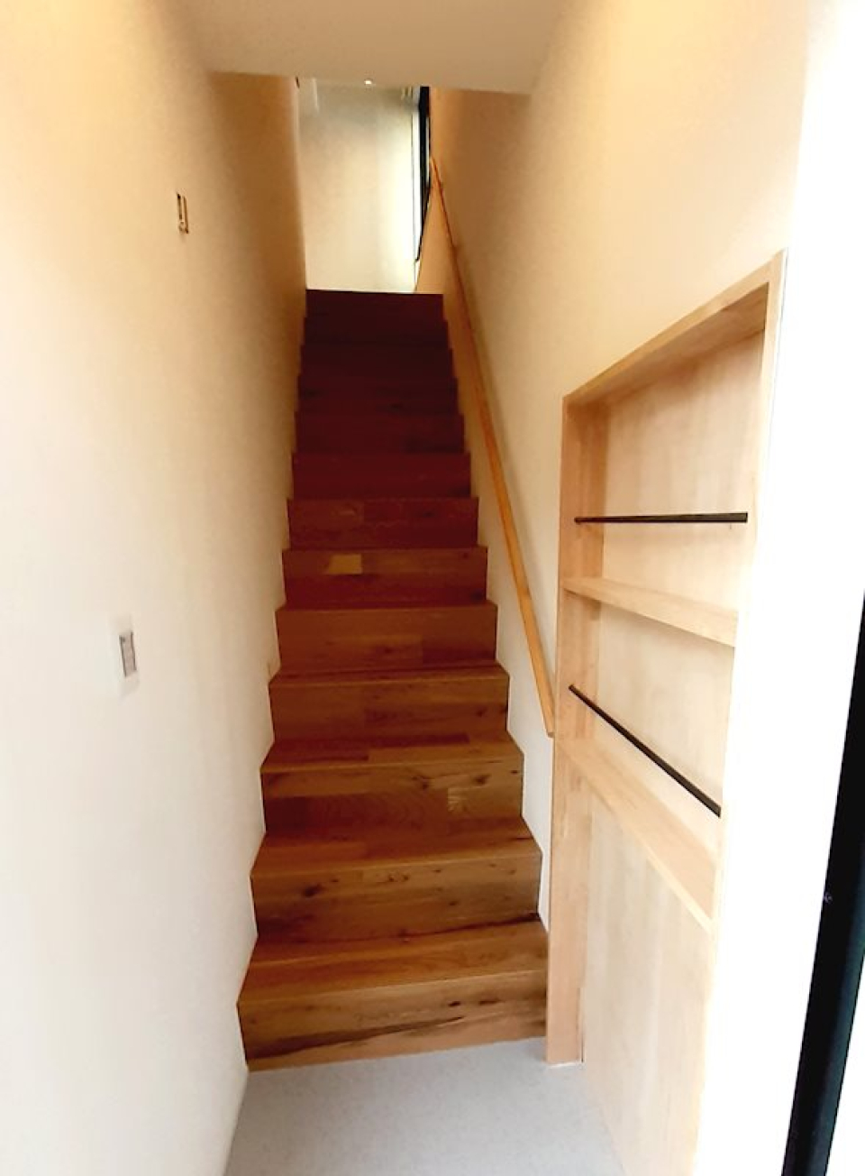 玄関入ってすぐの景色がこちら！お部屋が丸見えにならないのもイイですね。