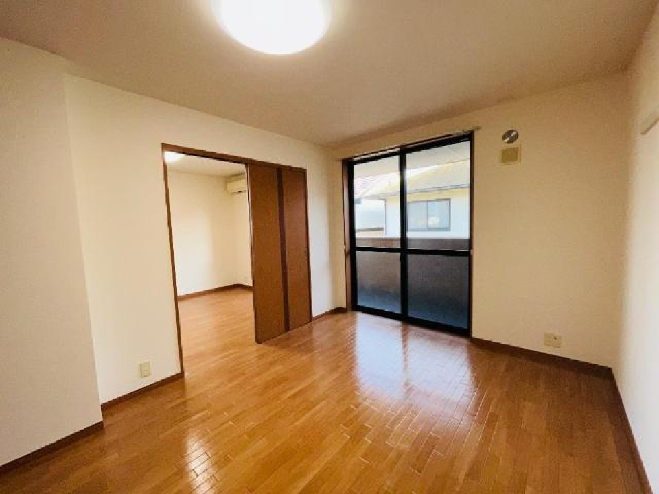 引き戸の向こうがリビングです。