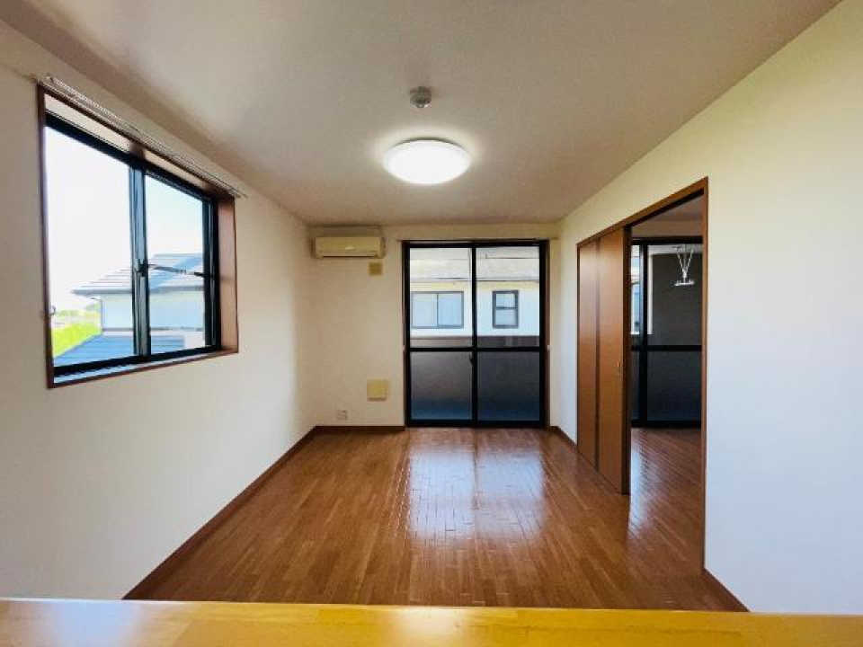 角部屋なので窓が多く、2面採光が嬉しい。