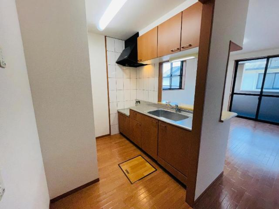 キッチンは若干狭めかも。