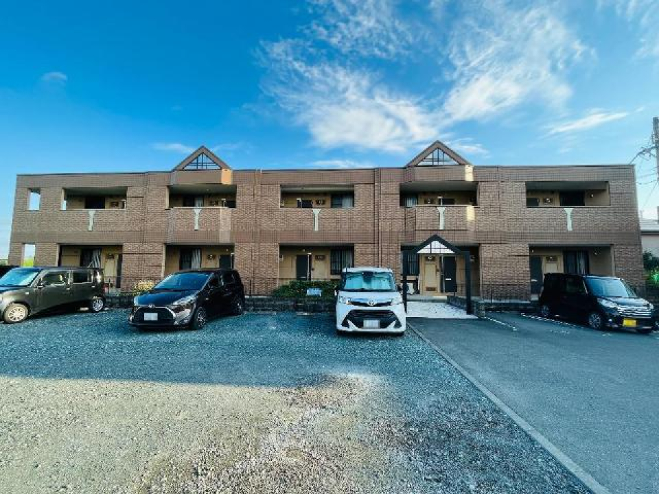 磐田駅まで徒歩圏内ながら、閑静な住宅街にあり周りは静かです。