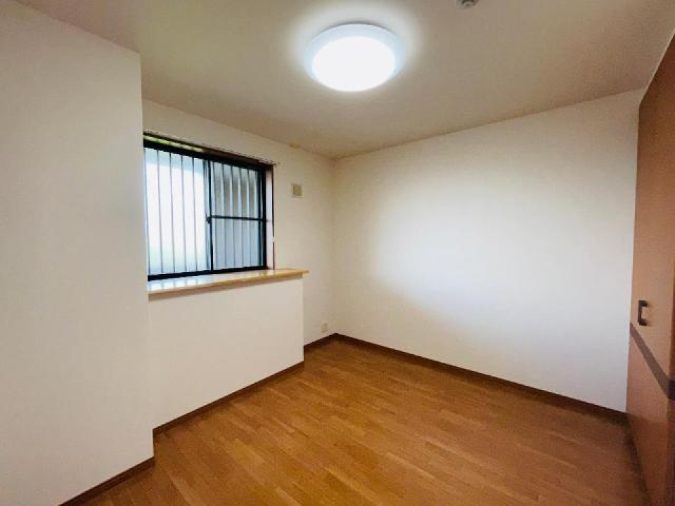 北の洋室は5.6帖。