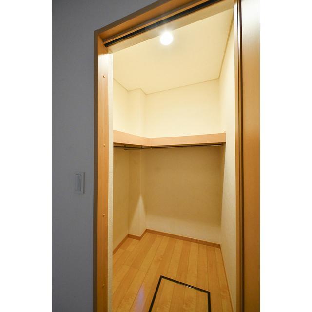 ここにはWICもあります。季節ものや大きな荷物はこちらに。