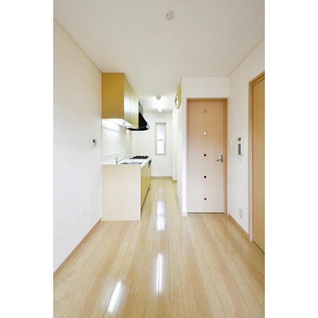 キッチン側にも窓！明るい＆換気の面でもありがたい。