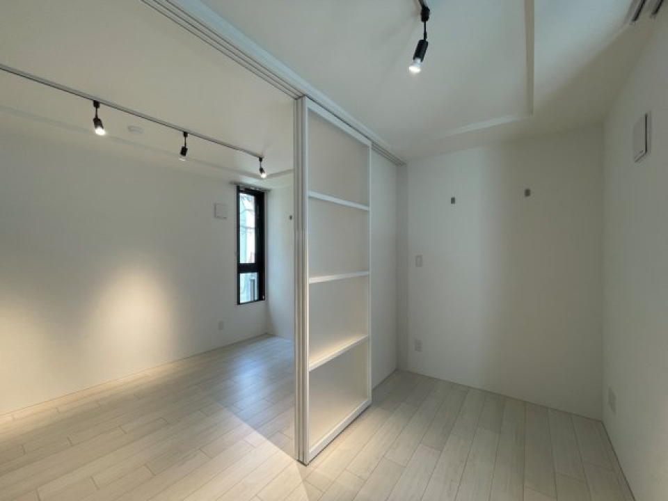 こちらは寝室として落ち着く空間にしたいな。